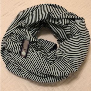 SALE 🙌🏼 Lululemon Teal/Navy Vinyasa Scarf/Wrap